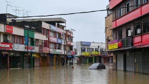 Die Stadt Kota Tinggi wurde von Hochwasser überschwemmt.