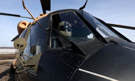 Ein Pilotenhelm in einem ukrainischen Hubschrauber im Osten des Landes im vergangenen Monat