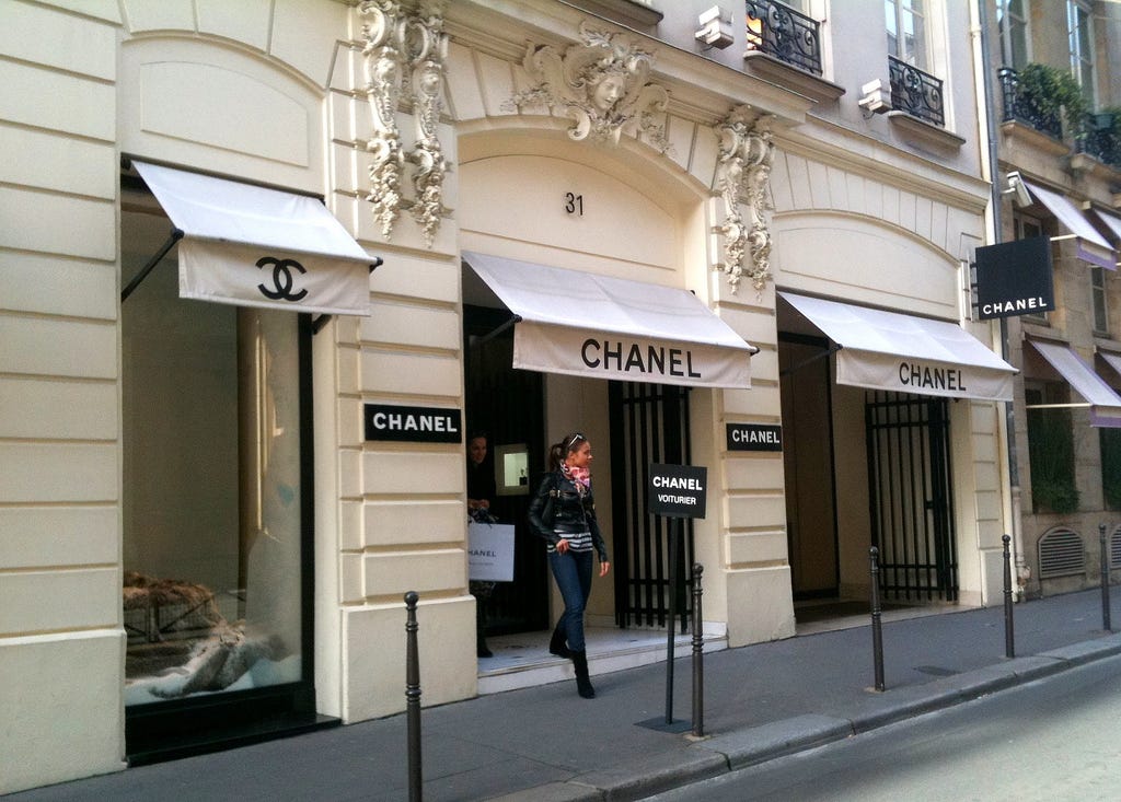 Einkaufen bei Chanel