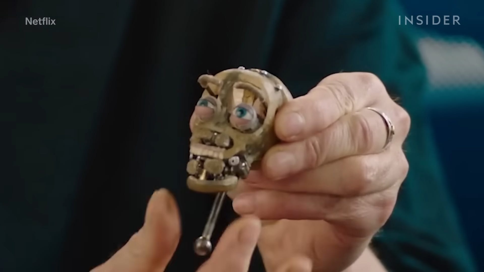Die Gesichter der meisten Puppen im Film wurden von einem komplexen System mechanischer Zahnräder gesteuert.