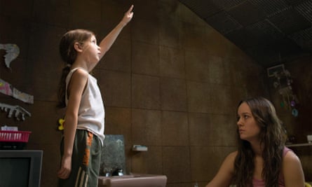 Brie Larson als Mutter und Jacob Tremblay als ihr kleiner Sohn im Film Room von 2015.