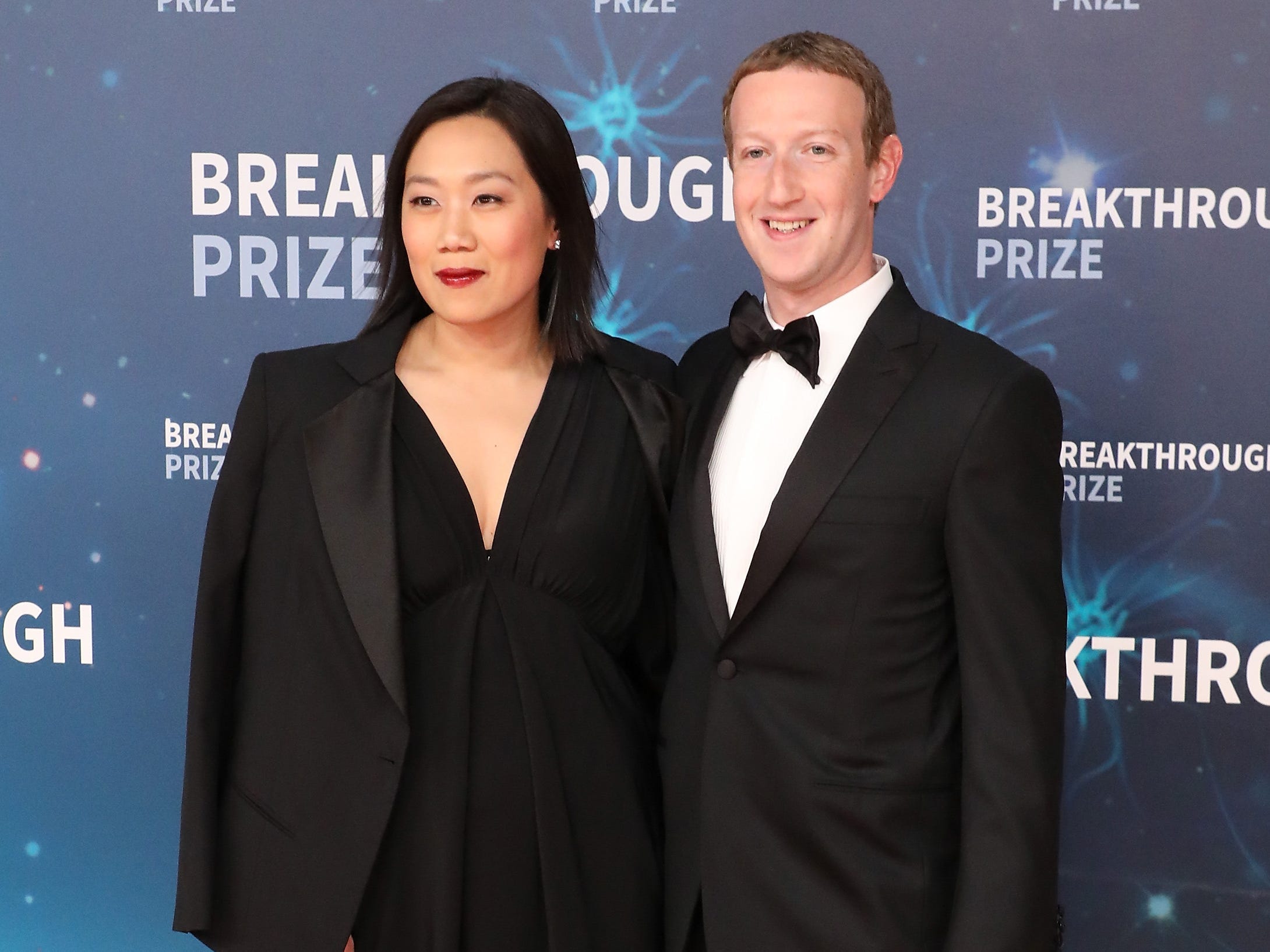 Priscilla Chan und Mark Zuckerberg nehmen am 3. November 2019 in Mountain View, Kalifornien, an der Preisverleihung 2020 Breakthrough Prize im NASA Ames Research Center teil.