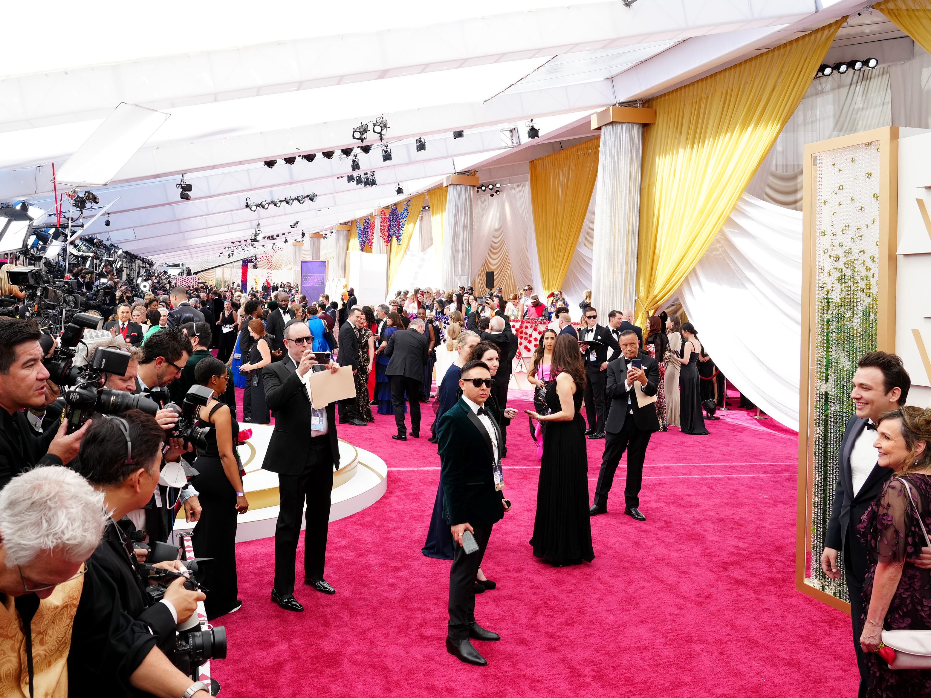 Ein Blick in die Ankünfte des roten Teppichs bei den 94. Annual Academy Awards in Hollywood und Highland am 27. März 2022 in Hollywood, Kalifornien.