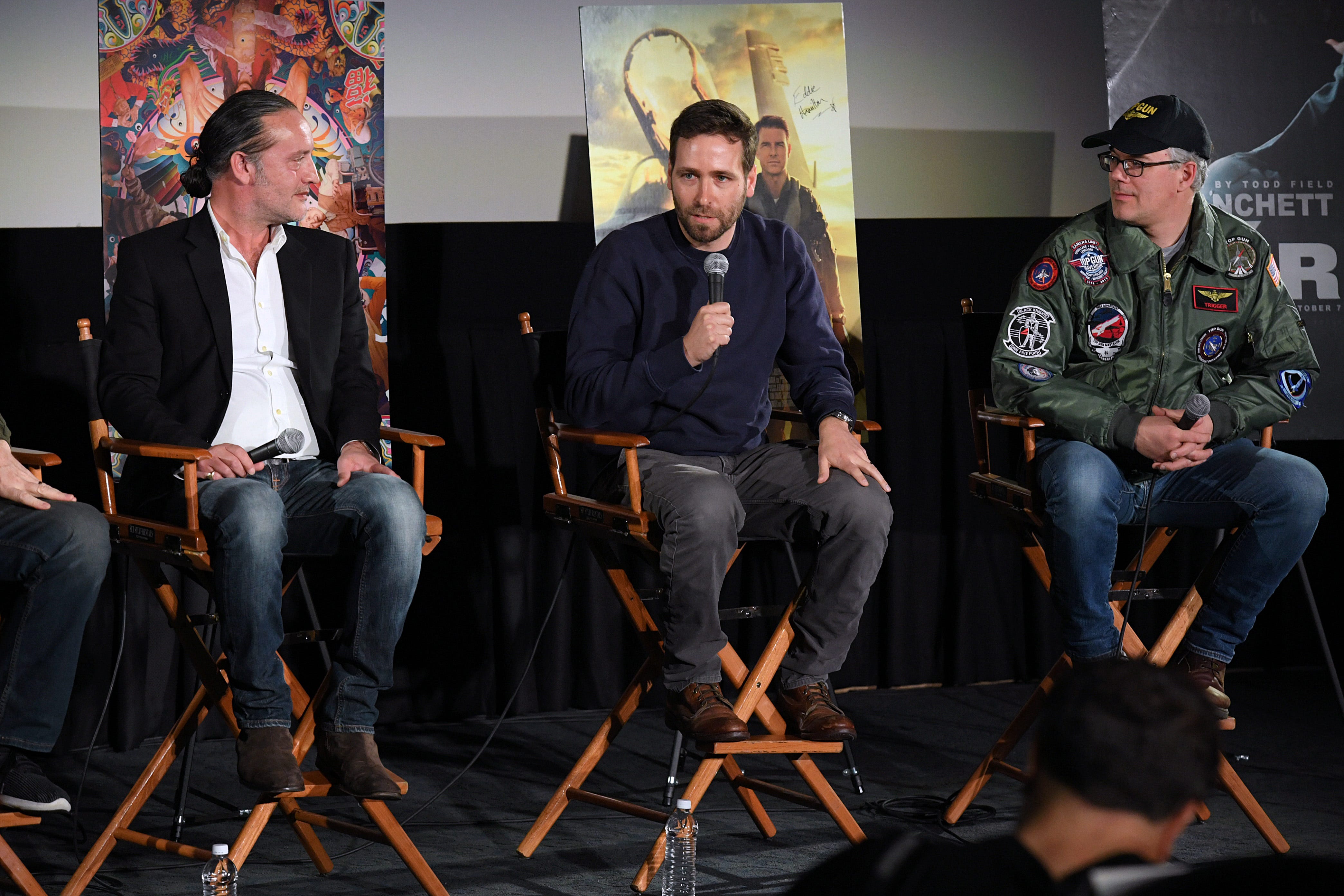 Die Filmredakteure Jonathan Redmond, Paul Rogers (C) und Eddie Hamilton beim Invisible Art/Visible Artists Panel am 11. März 2023 in Sherman Oaks, Kalifornien.