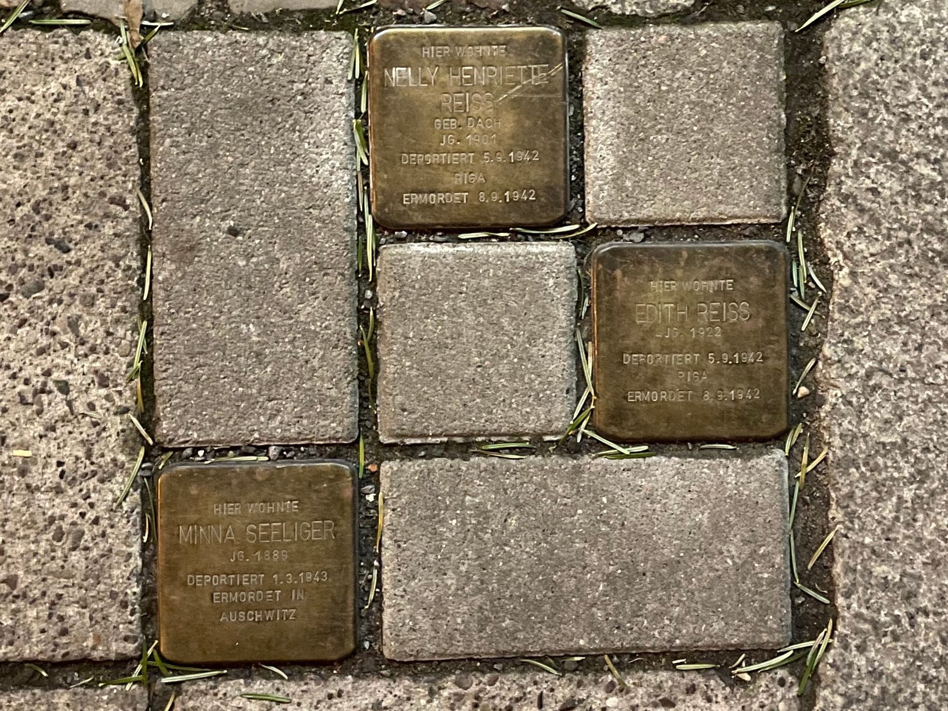 Stolperstein zum Gedenken an die Opfer des Holocaust in Berlin
