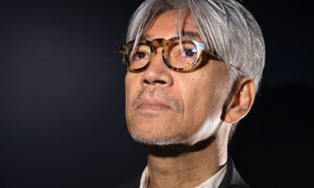 Der japanische Musiker, Komponist, Plattenproduzent, Pianist, Aktivist, Schriftsteller, Schauspieler und Tänzer Ryuichi Sakamoto.