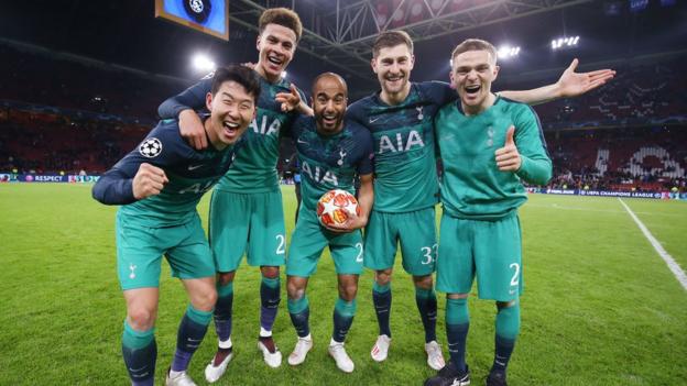 Tottenham-Spieler feiern 2019 ihren Comeback-Sieg gegen Ajax im Champions-League-Halbfinale