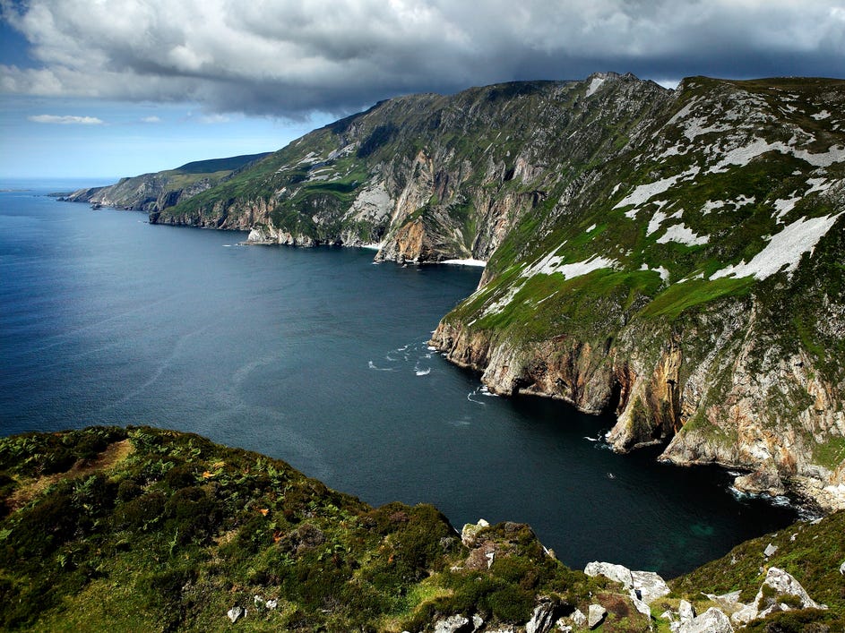 Die Klippen von Slieve League in Donegal bieten einen Blick auf den Atlantischen Ozean.
