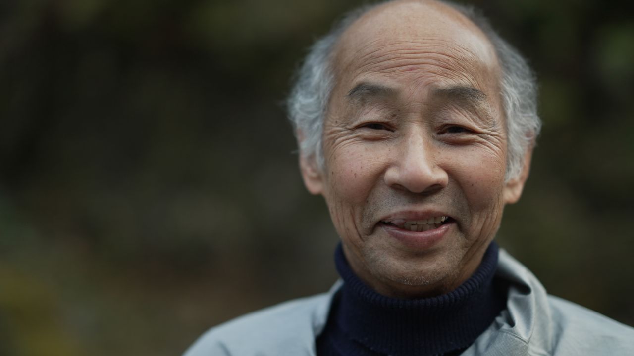 Kaoru Harumashi ist ein lebenslanger Dorfbewohner.  Kentaro nennt ihn Opa.  