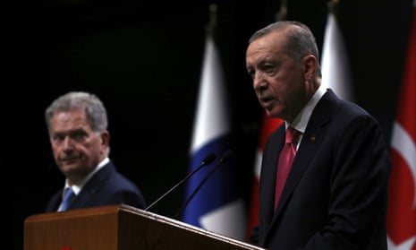 Präsident Erdoğan neben seinem finnischen Amtskollegen Sauli Niinisto am Freitag in Ankara
