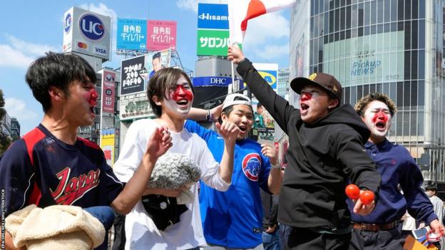 Fans feiern Japans World Baseball Classic-Sieg in Tokio