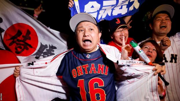 Fans feiern Japans World Baseball Classic-Sieg in Tokio