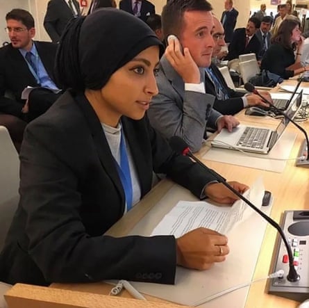 Maryam al-Khawaja hält eine Rede vor dem Menschenrechtsrat in Genf.