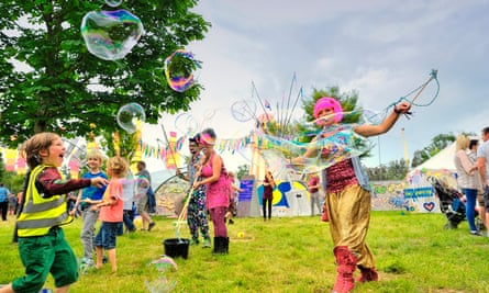 Seifenblasen beim Isle of Wight Festival Kidzone 