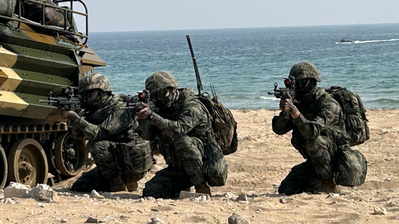 US-amerikanische und südkoreanische Truppen nehmen am 29. März an der Übung Ssang Yong in Pohang, Südkorea, teil.