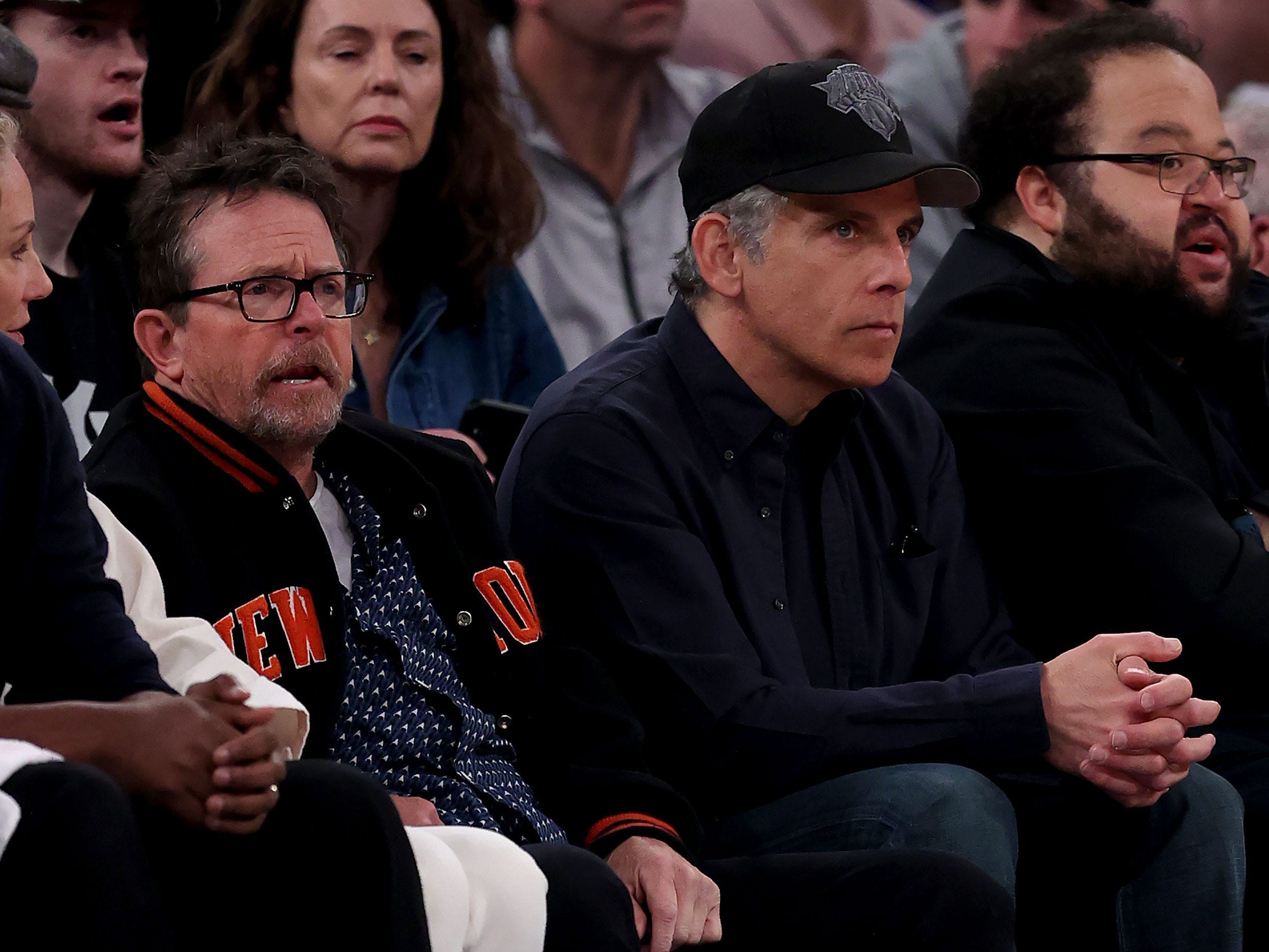 Ben Stiller und Michael J. Fox besuchen das Knicks-Heat-Spiel im Madison Square Garden.