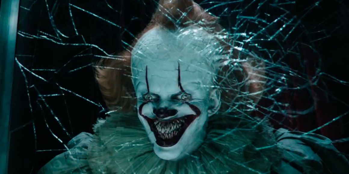 Pennywise lächelt in It Chapter Two