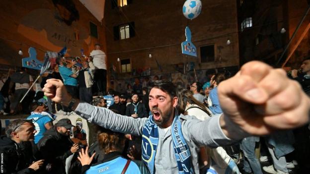 Napoli-Fans feiern in den Straßen von Neapel