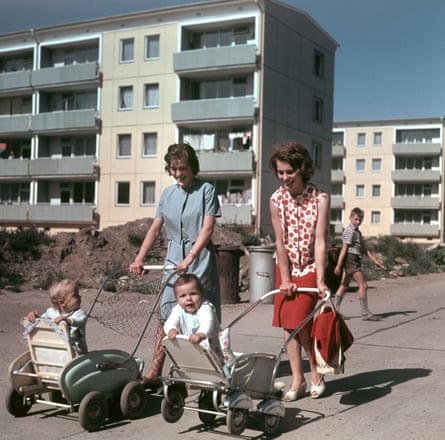 Alltag … Mütter in Ostberlin im Jahr 1964.
