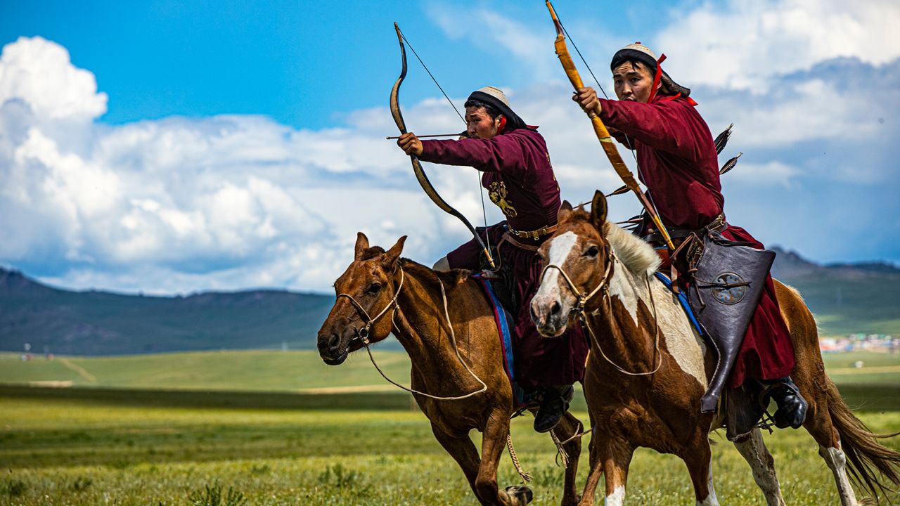 Das mongolische Bogenschießen erlebt ein Comeback. 