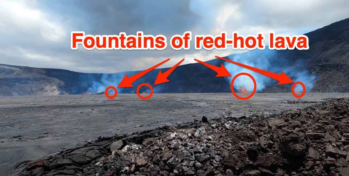 Fontänen rotglühender Lava, die aus einem Vulkan auf Hawaii ausbrechen.