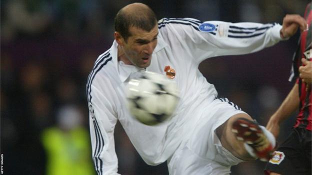 Zidane erzielte im Champions-League-Finale 2002 gegen Bayer Leverkusen einen denkwürdigen Siegtreffer für Real Madrid