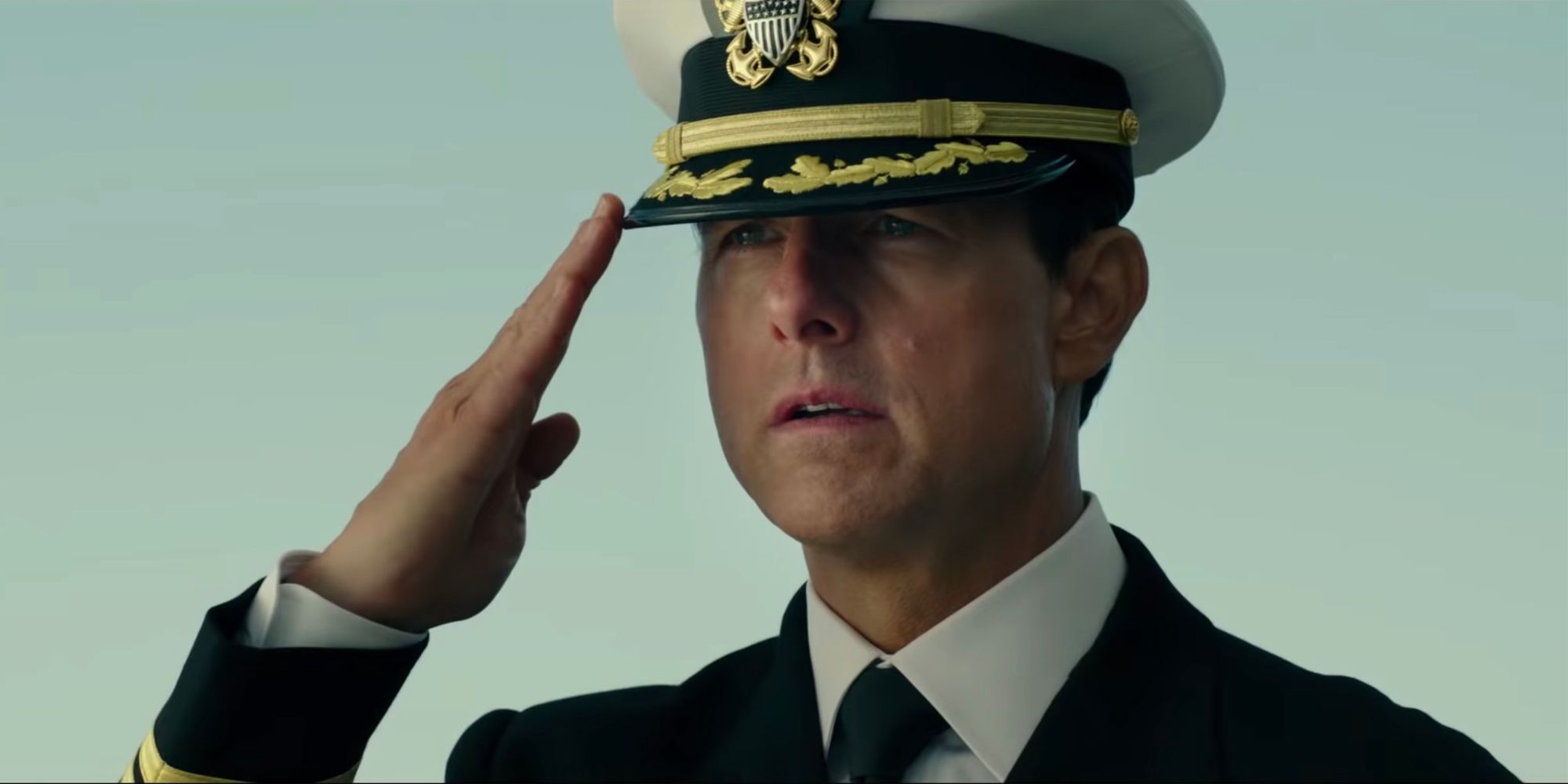 Top Gun Maverick Tom Cruise salutiert
