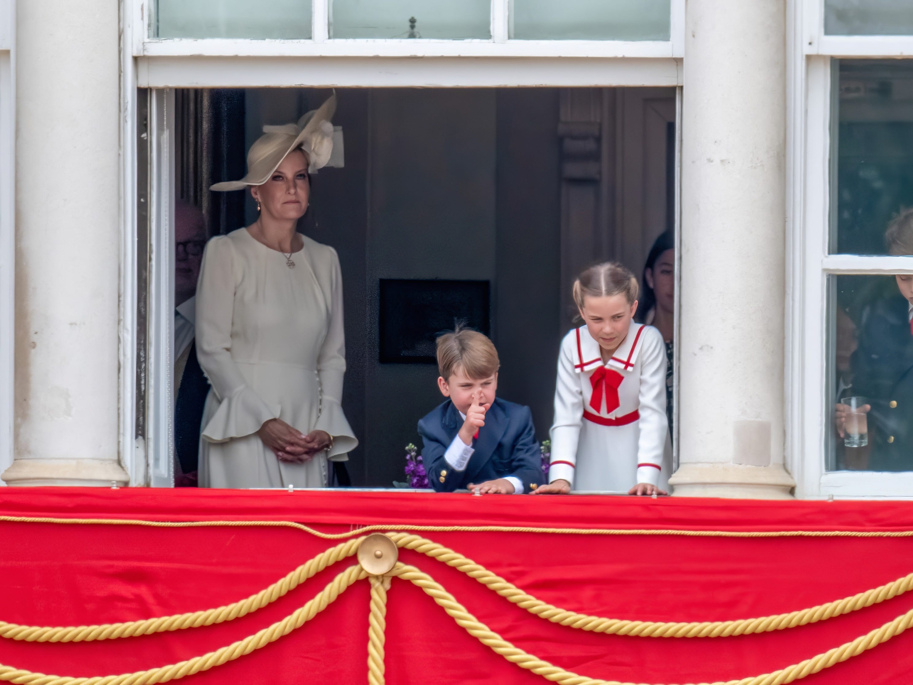 Sophie, Herzogin von Edinburgh, Prinz Louis und Prinzessin Charlotte während der Trooping the Colour-Zeremonie
