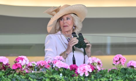 War Camilla diese Woche bei der Auswahl ihrer Hüte zu „vanillafarben“?
