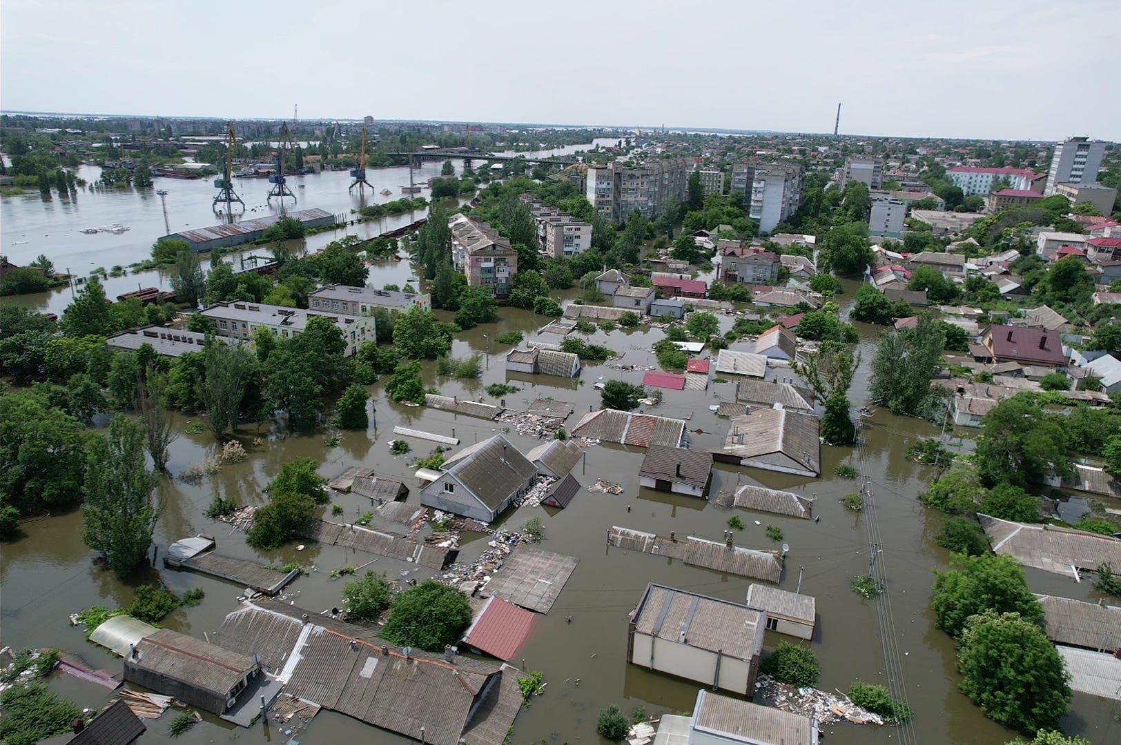 Ukraine Cherson überschwemmt den Kakhovka-Staudamm