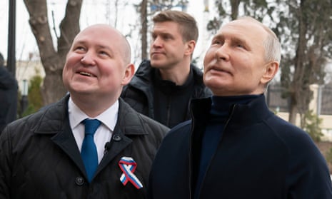 Mikhail Razvozhayev mit Wladimir Putin im März in Sewastopol