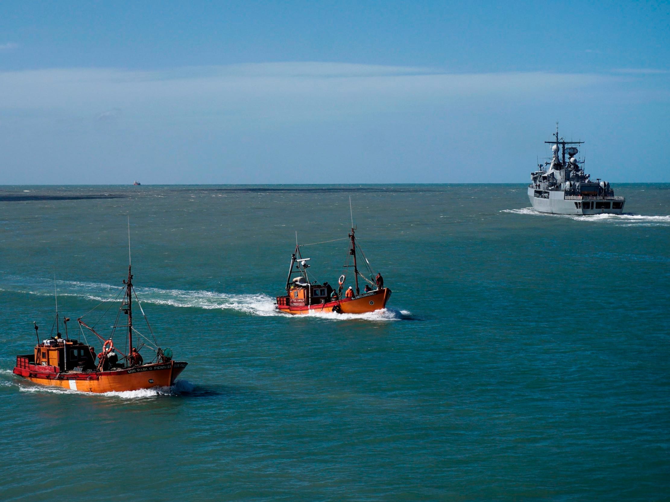Die ARA Sarandi segelt los, um an der Suche nach dem vermissten U-Boot ARA San Juan teilzunehmen