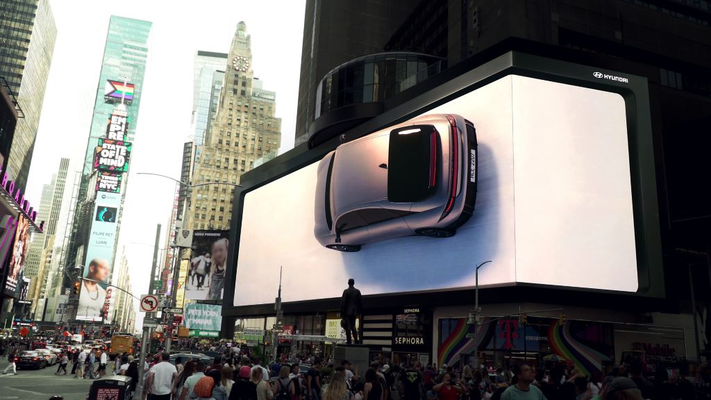 Hyundai IONIQ 6-Werbung an der Wand in New York