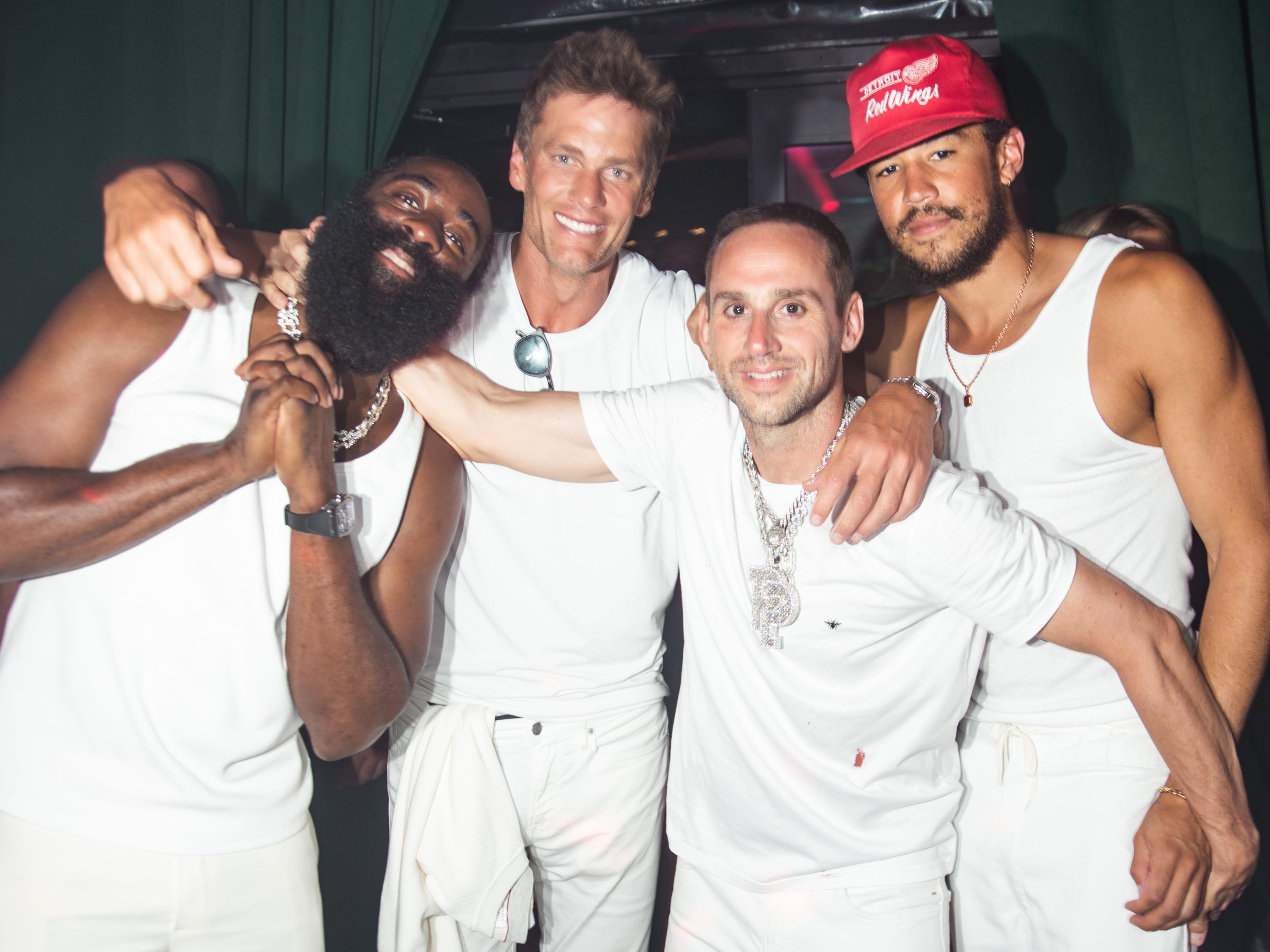 James Harden, Tom Brady, Michael Rubin und Devin Booker auf der weißen Party 2023.