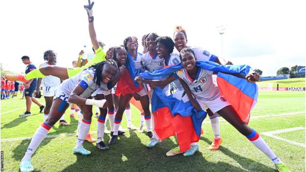 Haitianische Spieler feiern ihren Qualifikationssieg gegen Chile