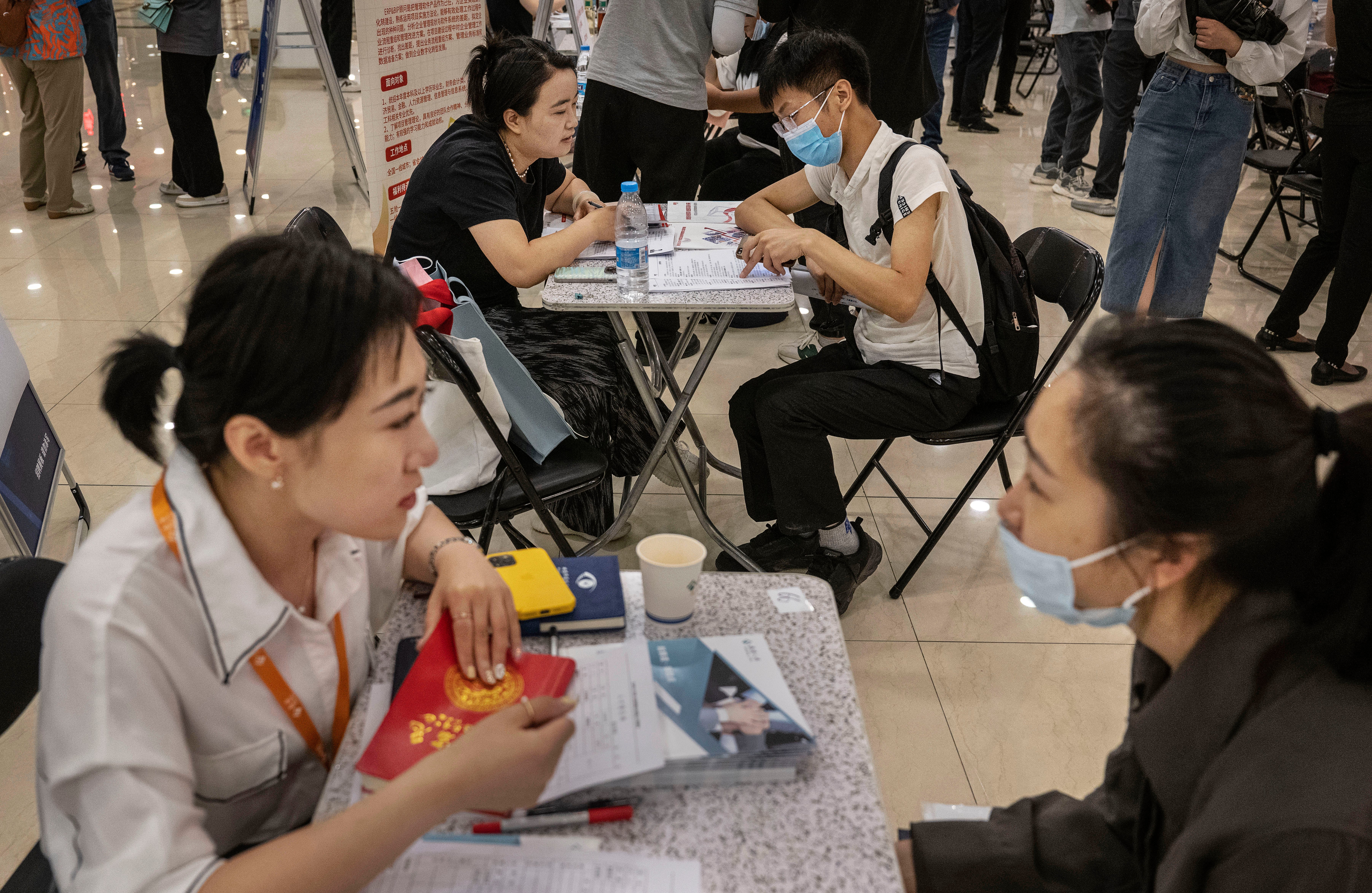 Offiziellen Zahlen zufolge ist jeder fünfte 16- bis 24-Jährige in China arbeitslos.