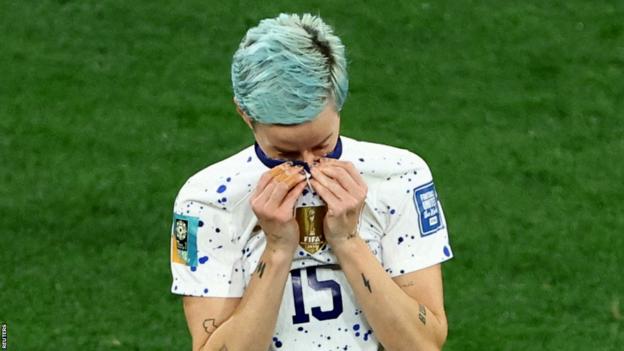 Megan Rapinoe reagiert, nachdem die USA bei der Frauen-Weltmeisterschaft gegen Schweden verloren haben