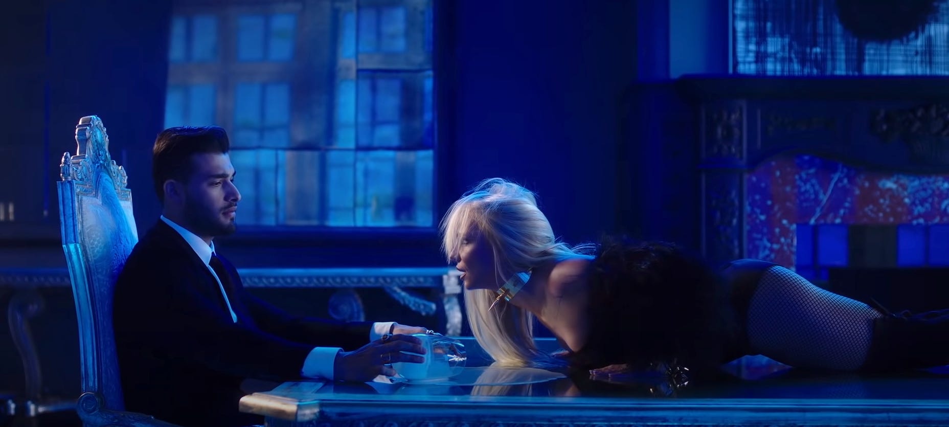 Sam Asghari in Britney Spears‘ Musikvideo Slumber Party
