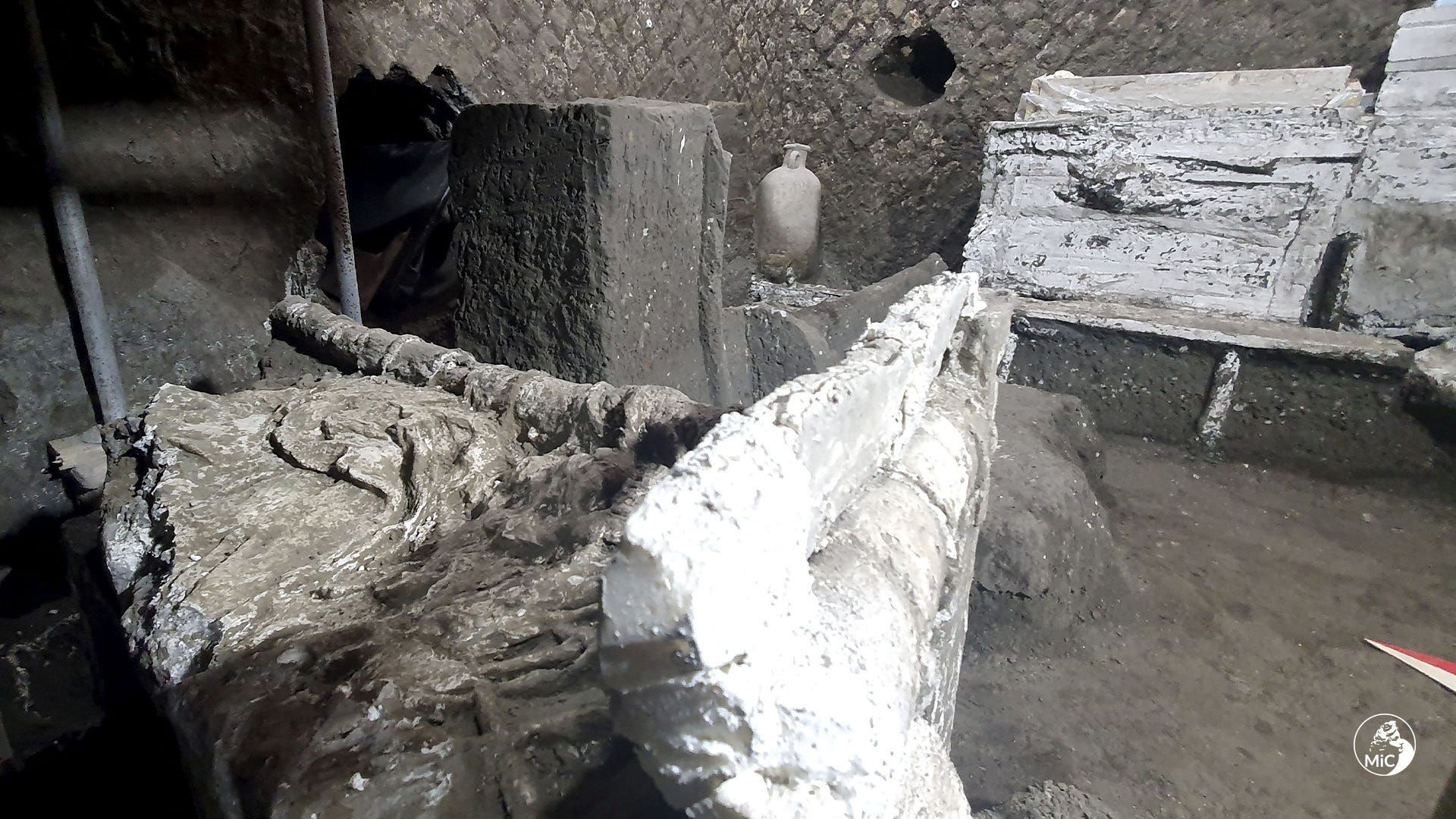 Auf diesem undatierten Bild in Italien ist ein kleines Schlafzimmer abgebildet, das höchstwahrscheinlich von Sklaven genutzt wurde, nachdem es von Archäologen in einer römischen Villa in der Nähe von Pompeji entdeckt wurde.