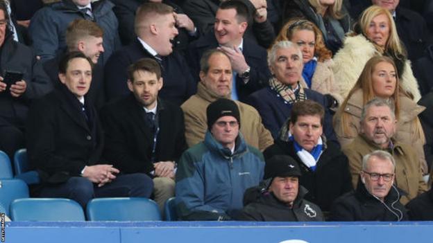 Mitglieder von MSP Sports Capital im Goodison Park während Evertons Niederlage gegen Southampton