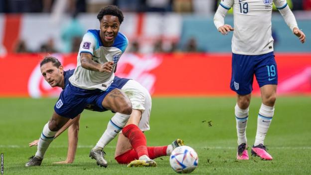Raheem Sterling im Einsatz für England im WM-Viertelfinale 2022 gegen Frankreich