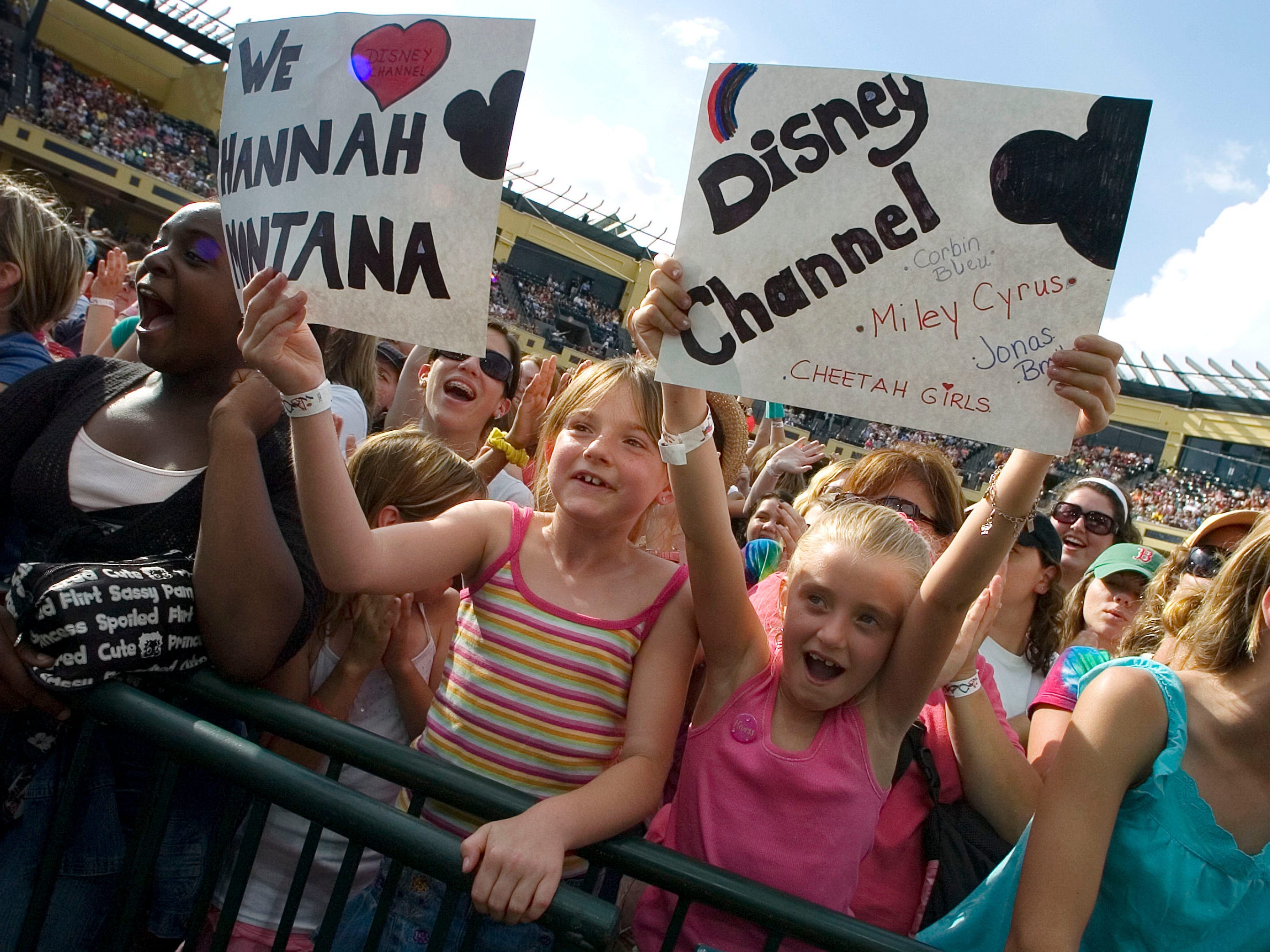 Fans jubeln bei den Disney Channel-Spielen im Jahr 2007