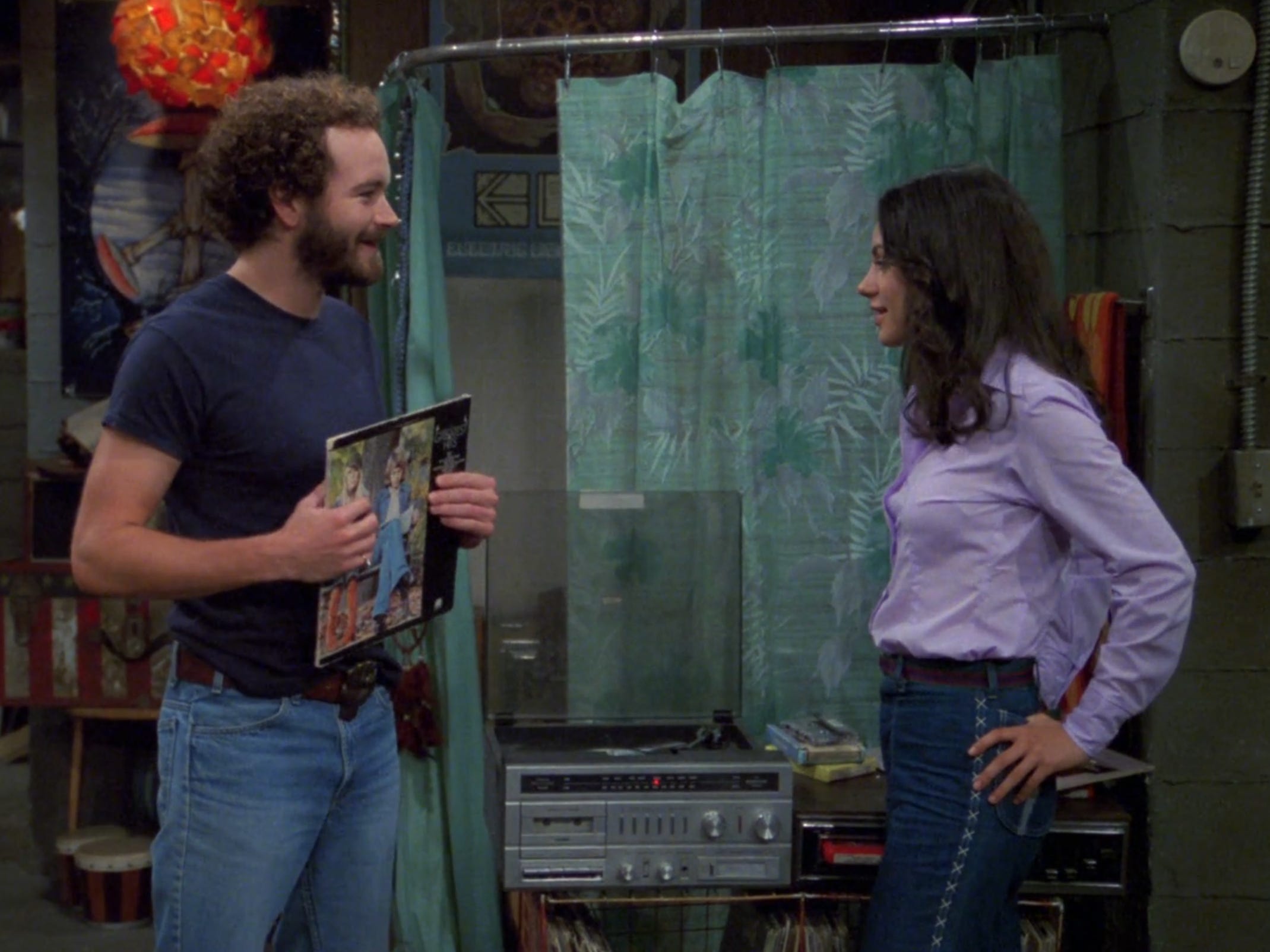 Danny Masterson als Hyde und Mila Kunis als Jackie in der fünften Staffel von „That '70s Show“.