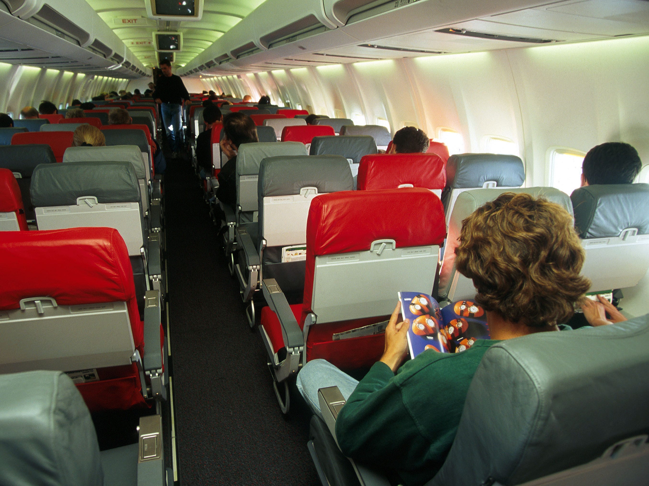 FRANKREICH - 1. JANUAR: Illustration: Leben im Flug in Frankreich im Januar 1998 - in der Kabine einer Boeing 737-300.