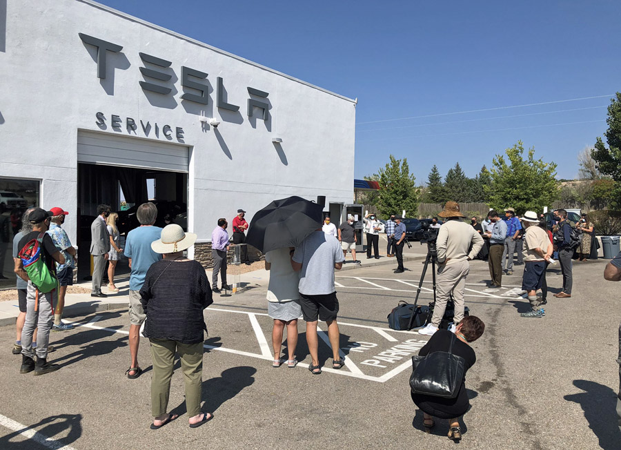 Tesla-Showroom und Servicecenter auf Stammesgebieten in New Mexico.