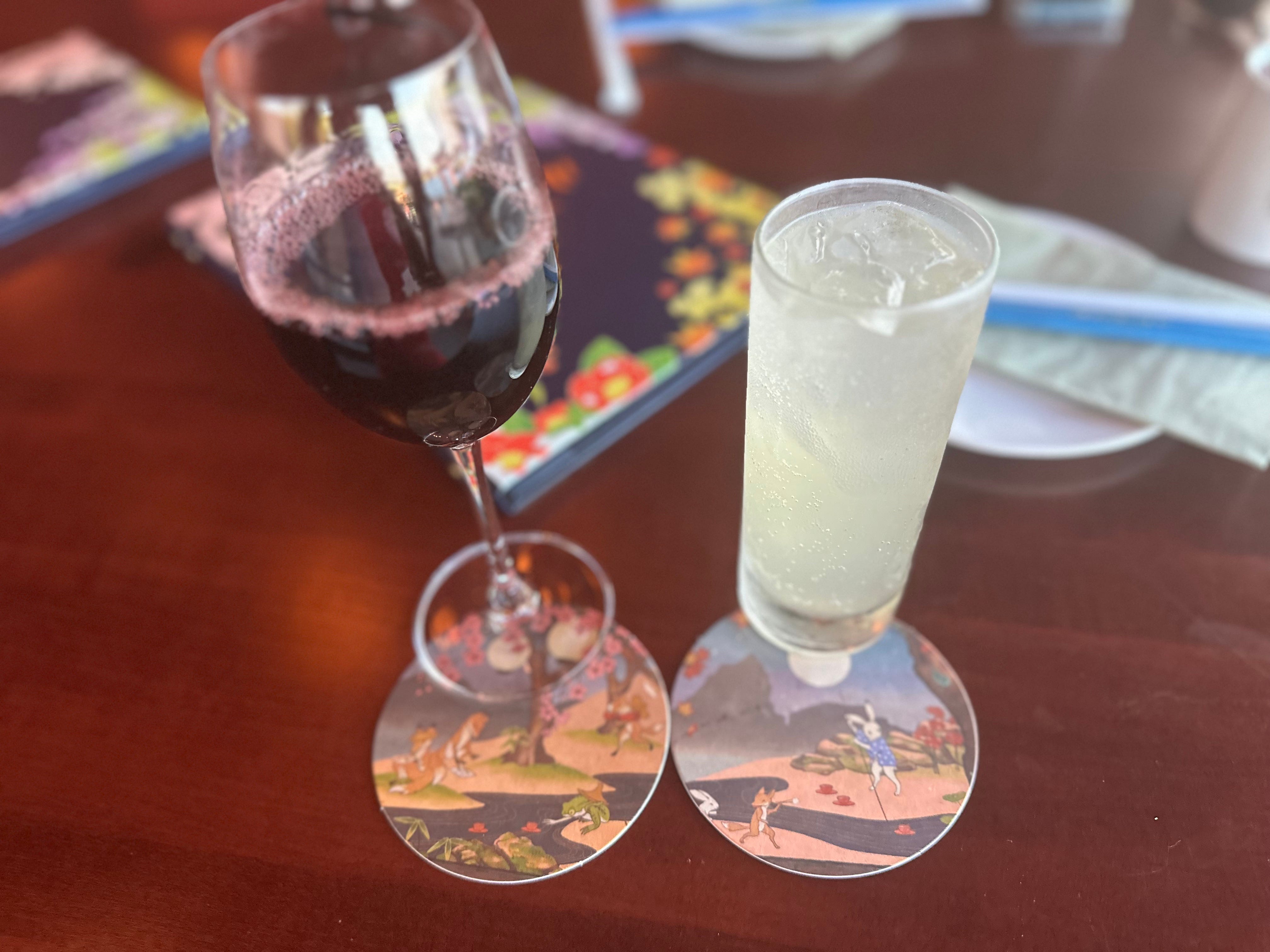 Zwei alkoholische Getränke vom Restaurant Shiki-Sai in Epcot