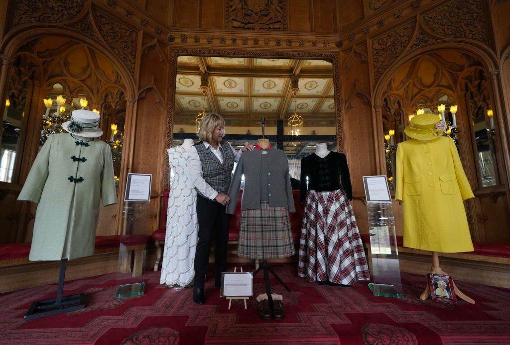 Eine Ausstellung der Outfits von Königin Elizabeth im Balmoral Castle