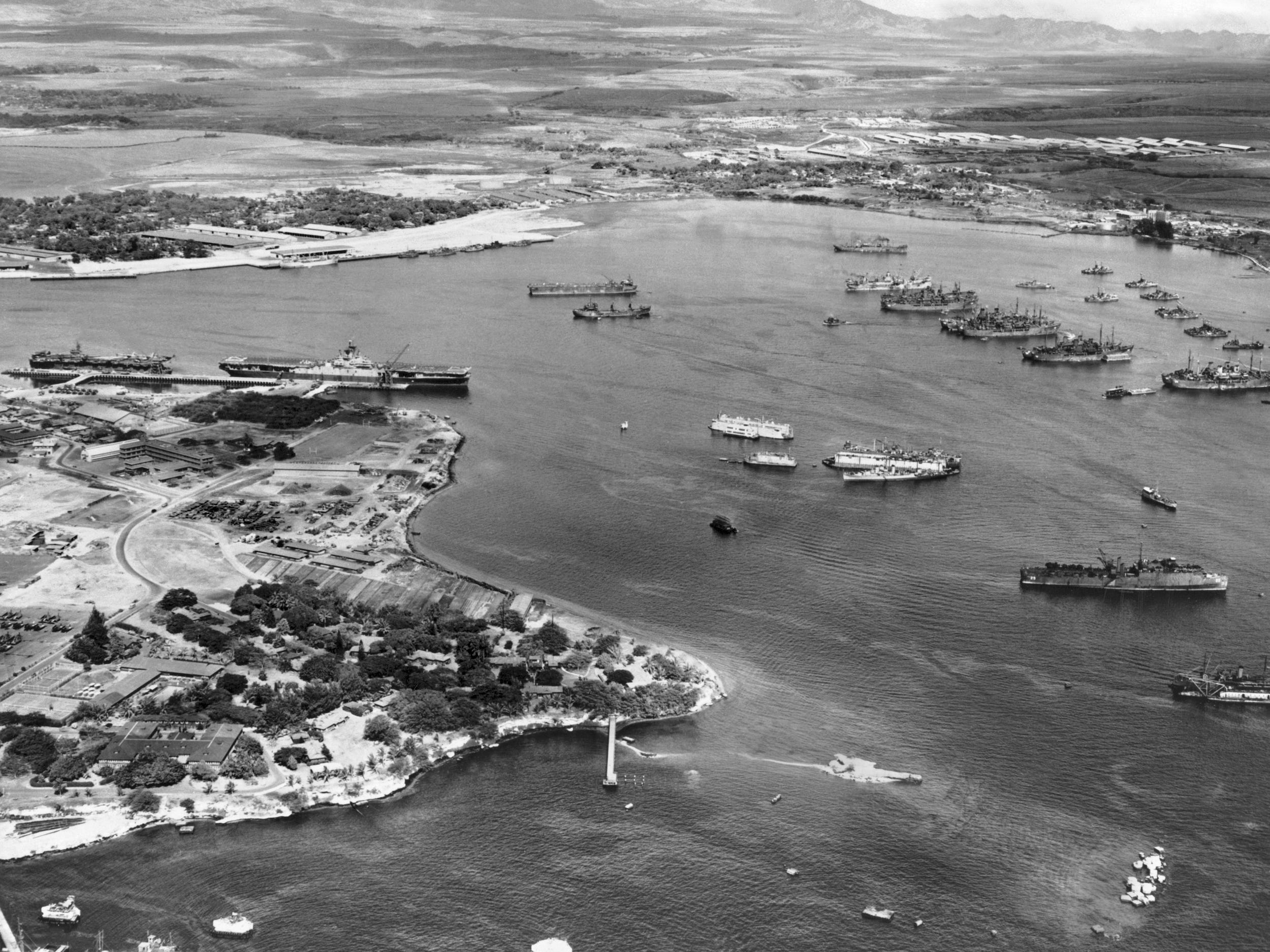 Ein Luftbild der Einfahrt zu Pearl Harbor.