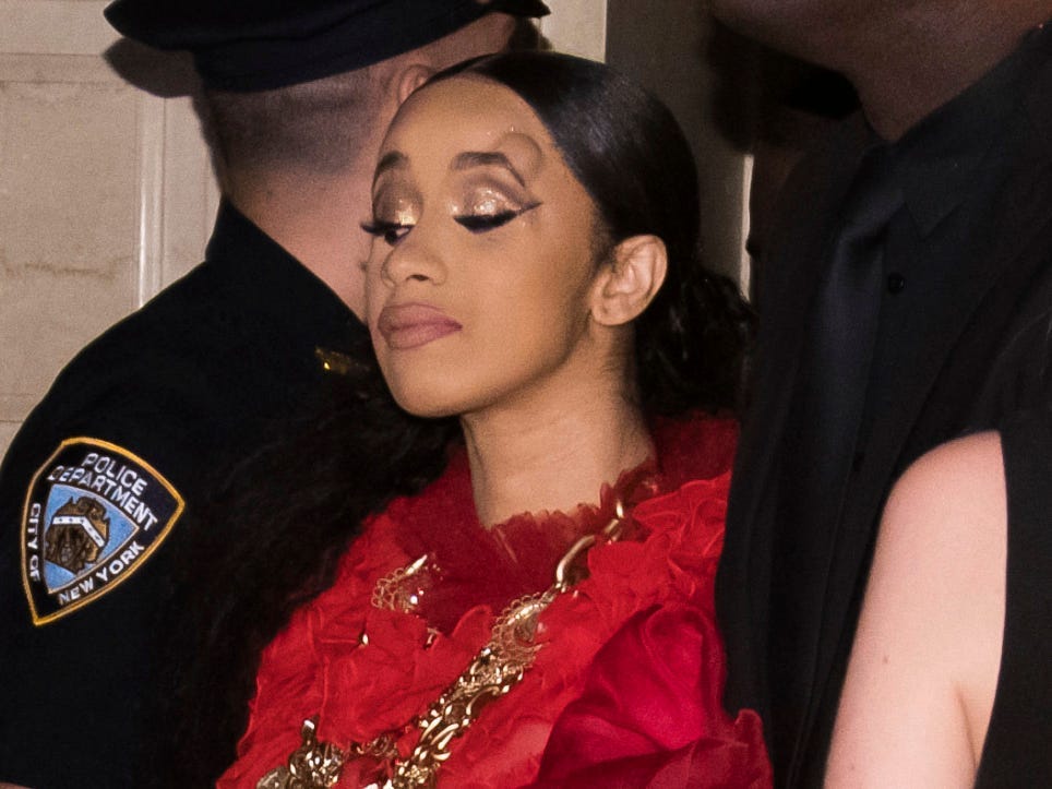 Cardi B verließ die New York Fashion Week Party mit einer sichtbaren Beule über dem linken Auge.