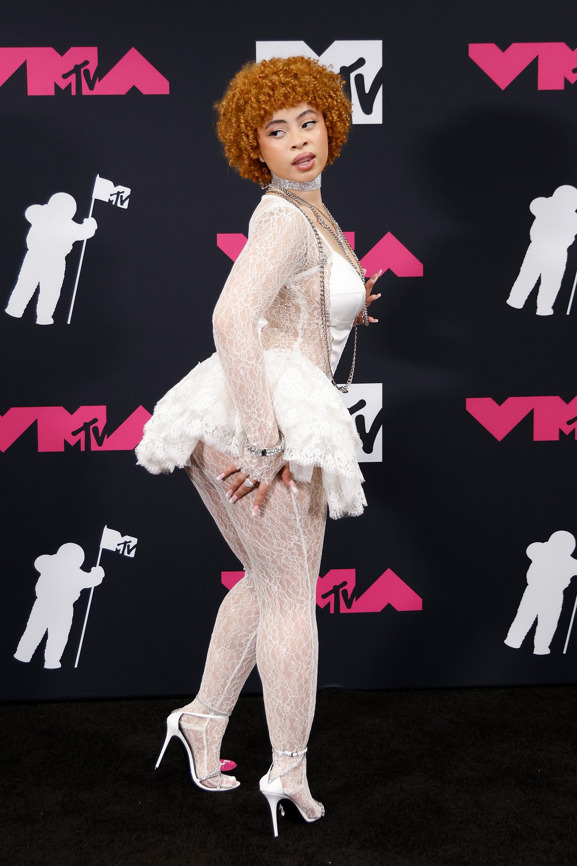 Ice Spice posiert im Presseraum bei den MTV Video Music Awards 2023 am 12. September 2023 in Newark, New Jersey.